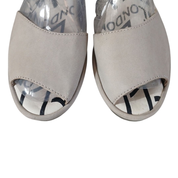 Fly London Cream Sandals with Ankle Strap and Contoured Footbed - Picture 3 of 10